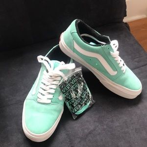 Men’s 6.5/Women’s 8  VANS TNT FIVE